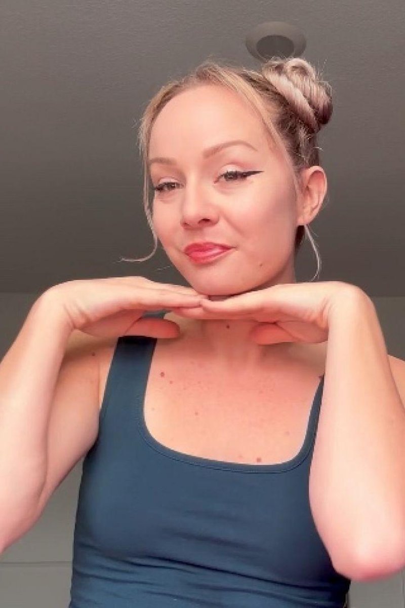 Everyday Makeup Tutorial- Part Four - Screenshot 1 of 4 - Babes