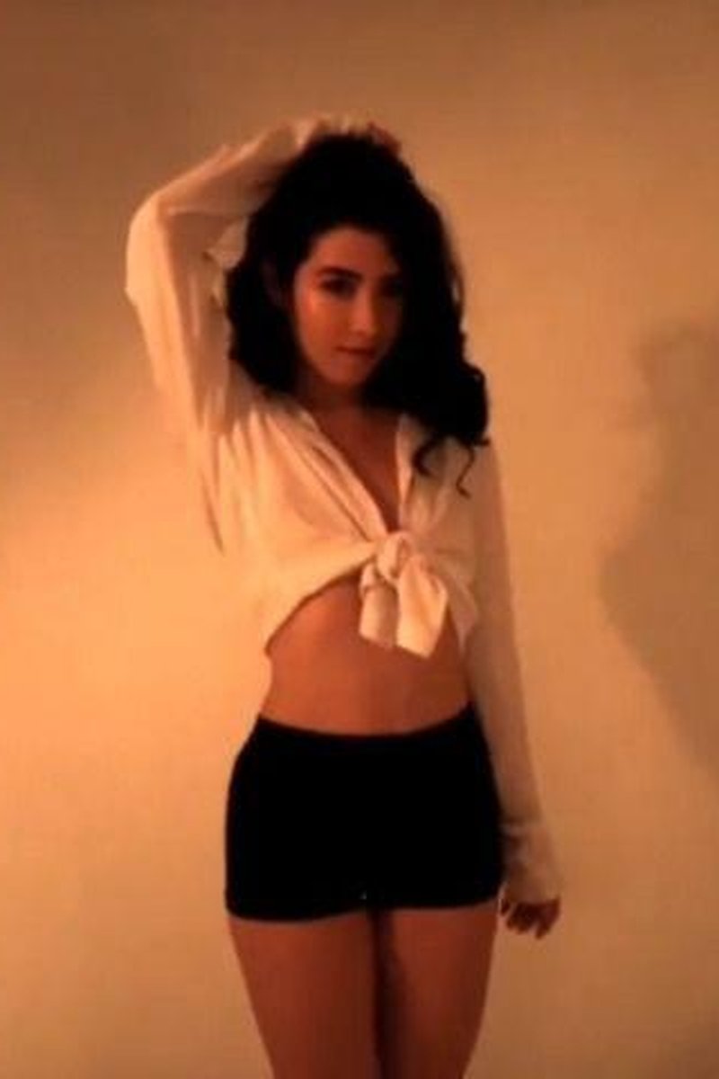 Sexy Modeling Session - Screenshot 1 of 4 - Fetish