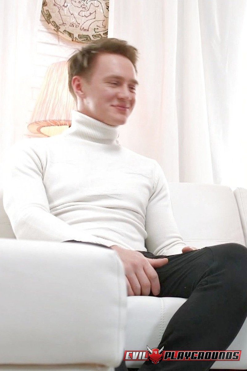 Katarina Takes It From Behind - Screenshot 1 of 4 - Brown Hair