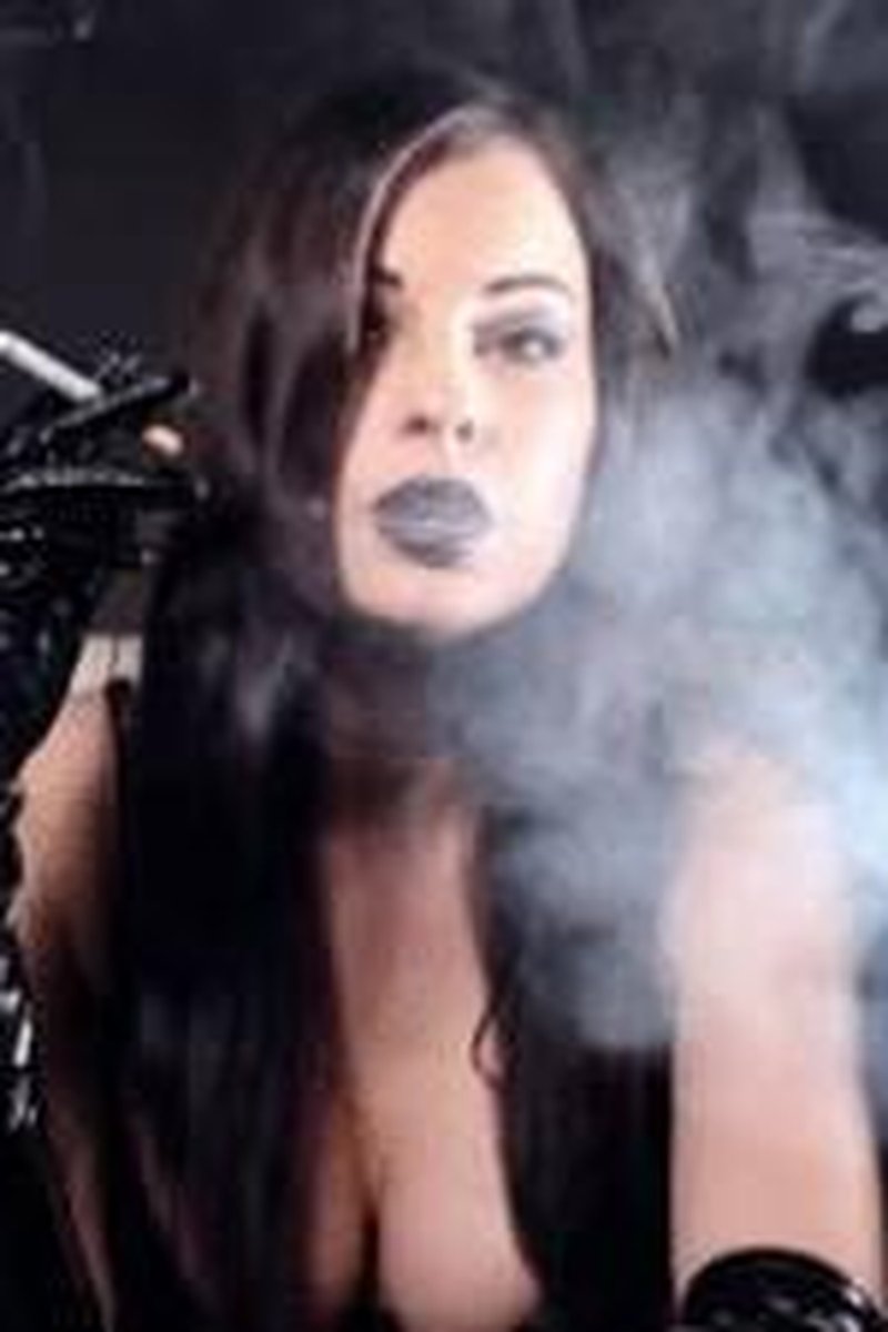 Smoking Dark! - Screenshot 1 of 4 - Cigarette