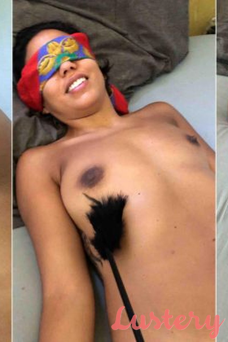 Teasing & Spanking - Screenshot 1 of 4 - Blindfold