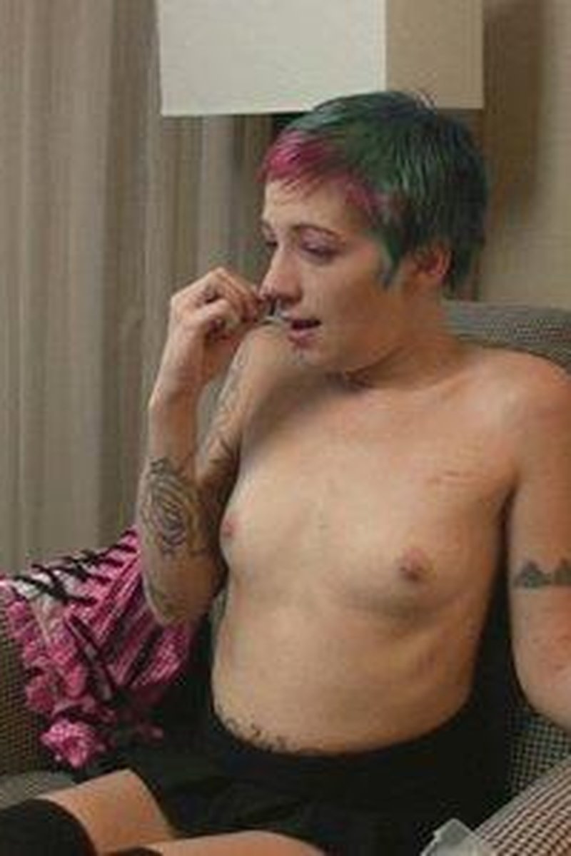 Spryte Sinz in Hotel Sneeze - Part 2 (Rm) - Screenshot 1 of 4 - Sneezing