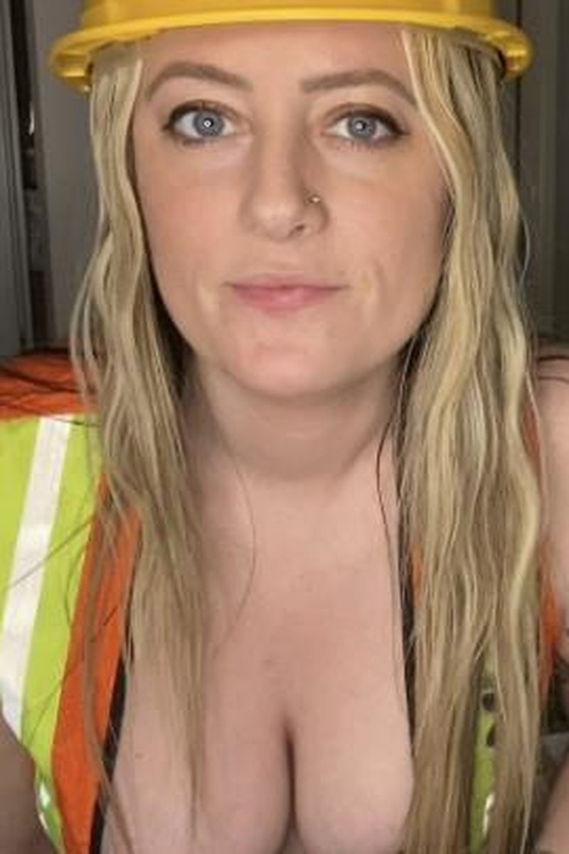Construction Worker Checks You - Screenshot 1 of 4 - Blueballs
