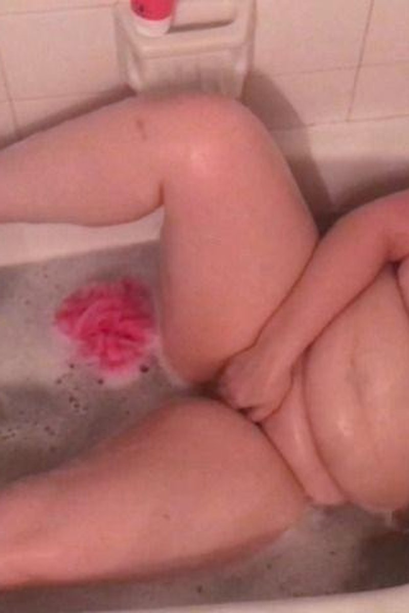 Sexy Bubble Bath - Screenshot 1 of 4 - Babes