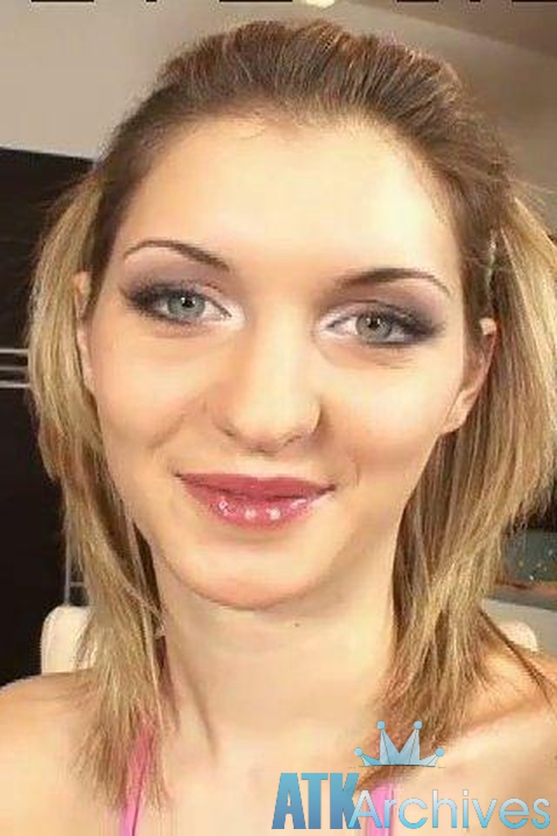 Krisztina - Masturbation - Screenshot 1 of 4 - Krisztina Kri056