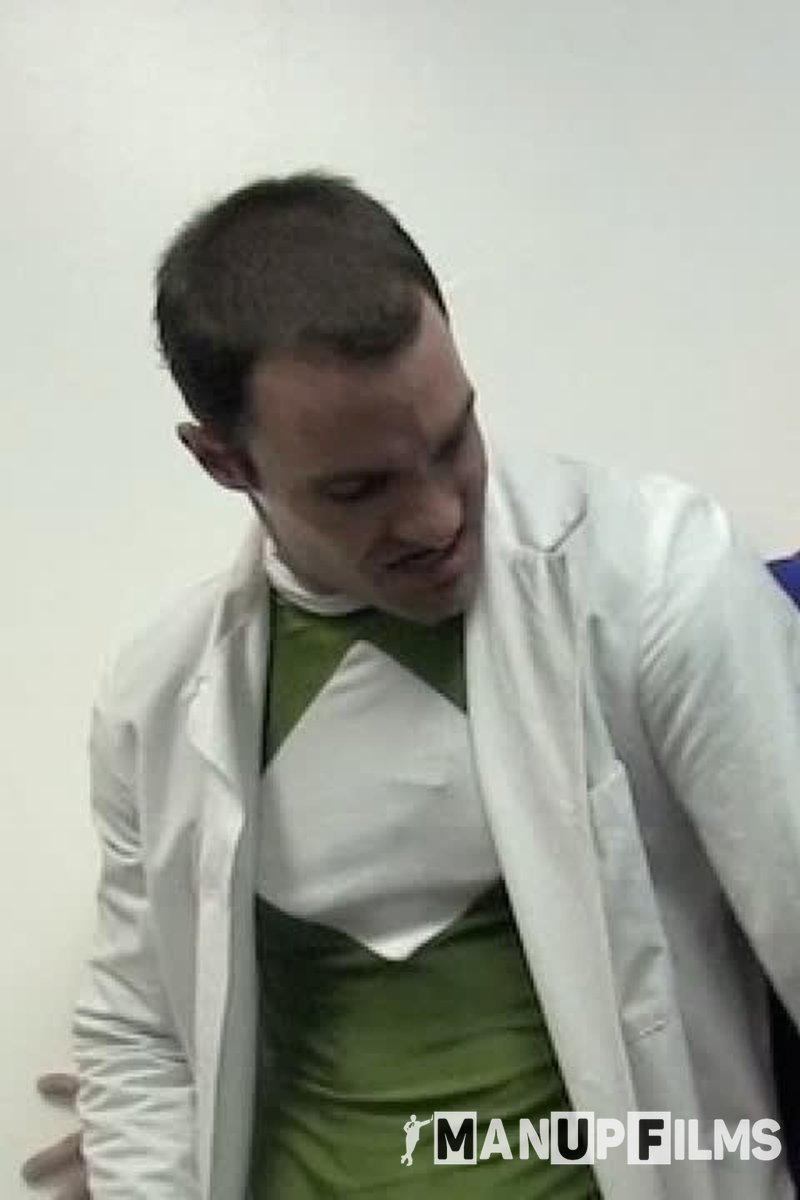 Superman Gets Ballbusted - Screenshot 1 of 4 - BDSM