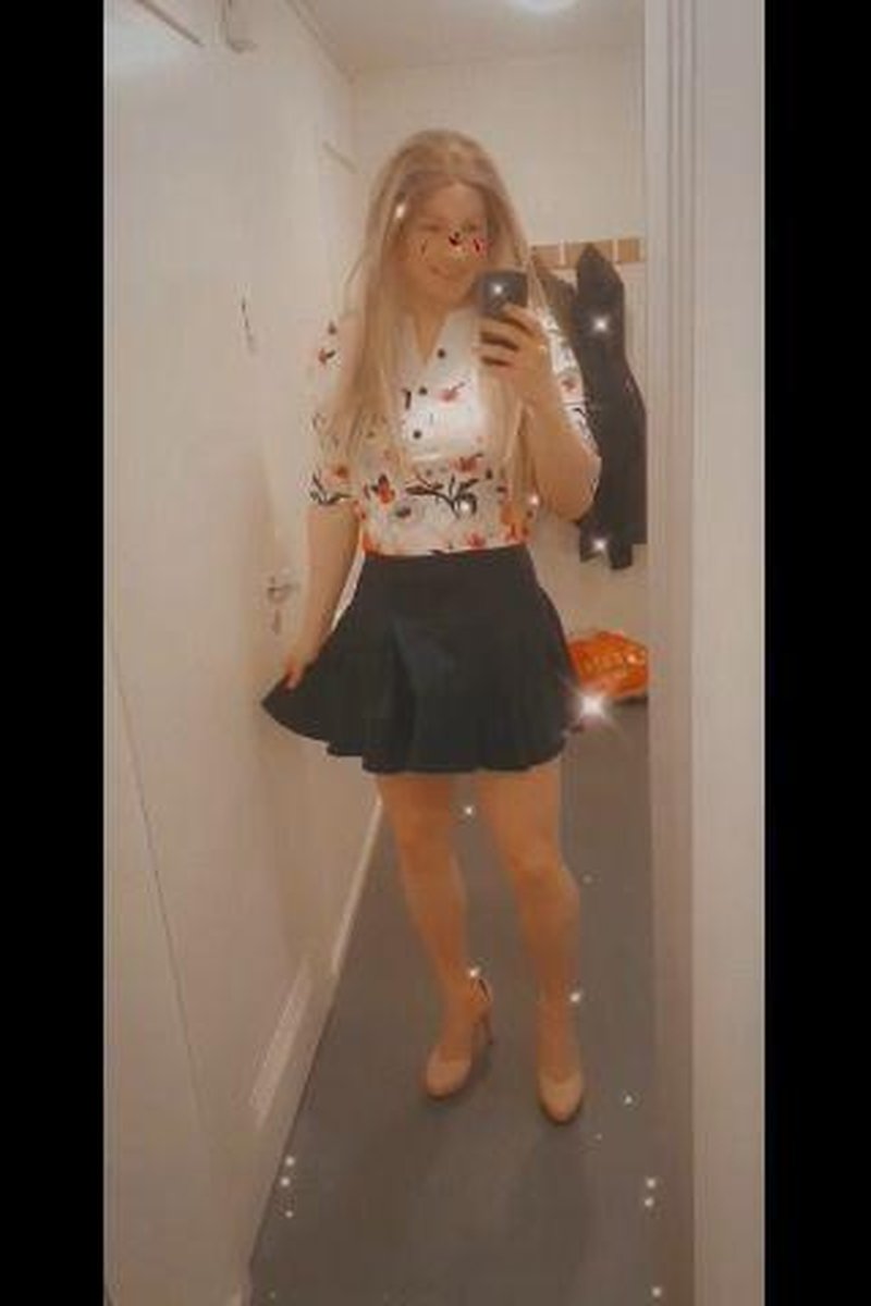 Wanking Infront Of A Mirror - Screenshot 1 of 4 - Amateur