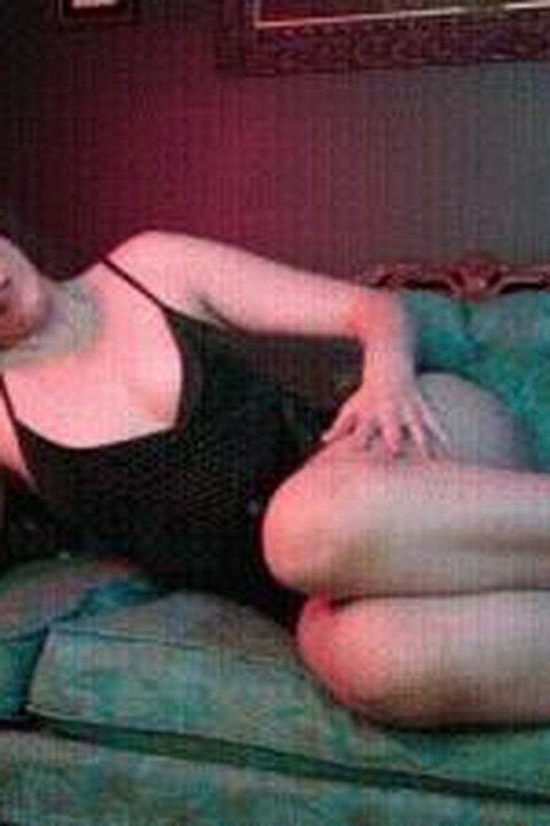 Summer Striptease - Screenshot 1 of 4 - Armpit Fetish
