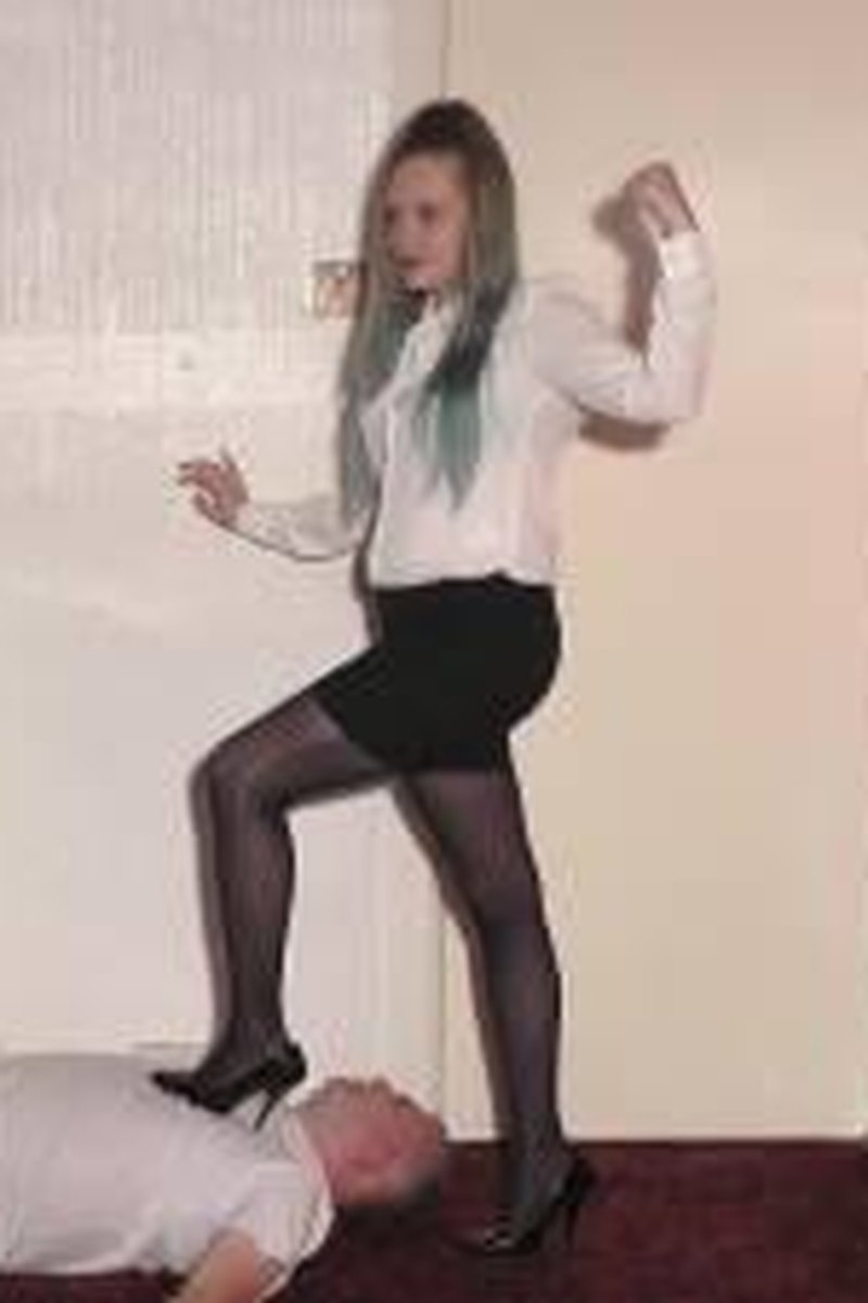 Victory Pose - Screenshot 1 of 4 - Pantyhose