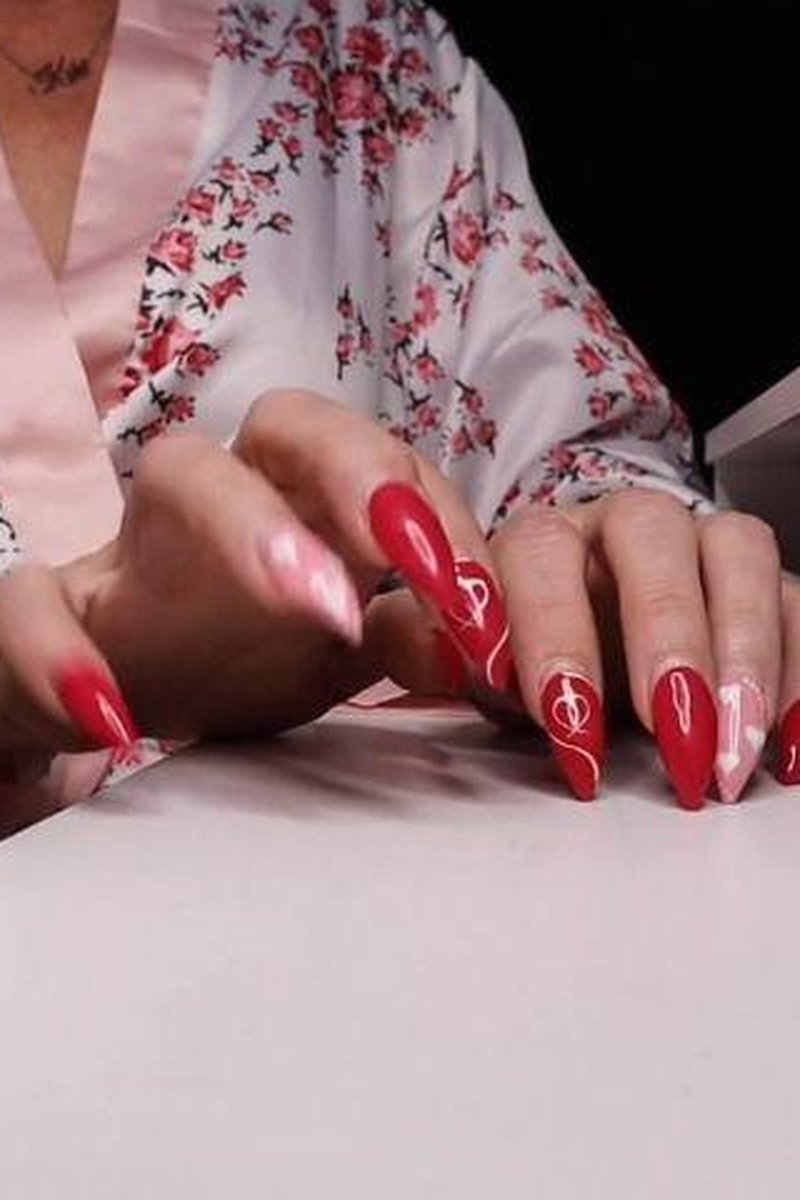 Nails Tapping ASMR - Screenshot 1 of 4 - Close Up