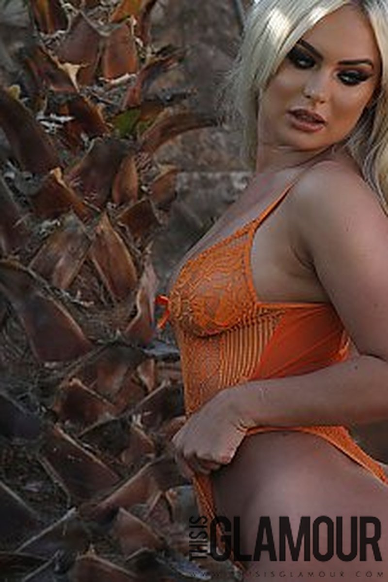 Senorita - Screenshot 1 of 4 - Sara Lou