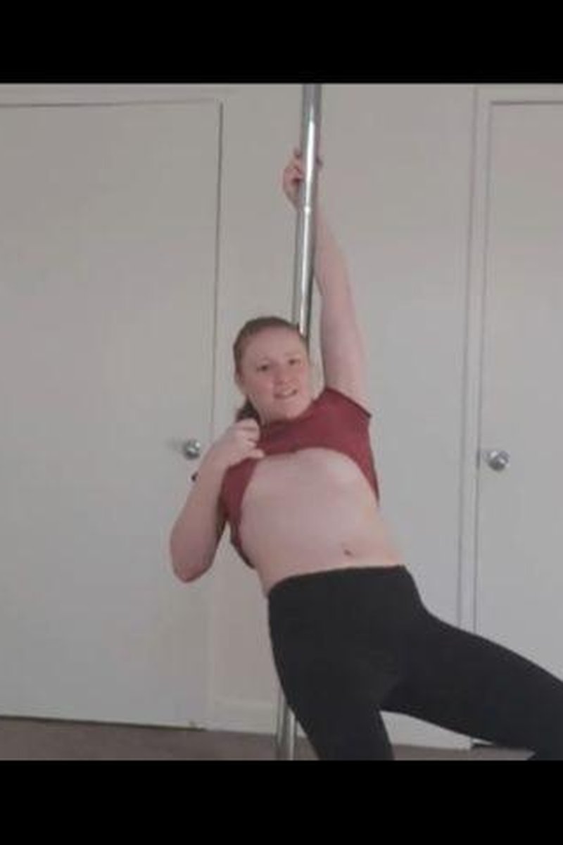 Redhead Pole Dancer - Screenshot 1 of 4 - Dancing