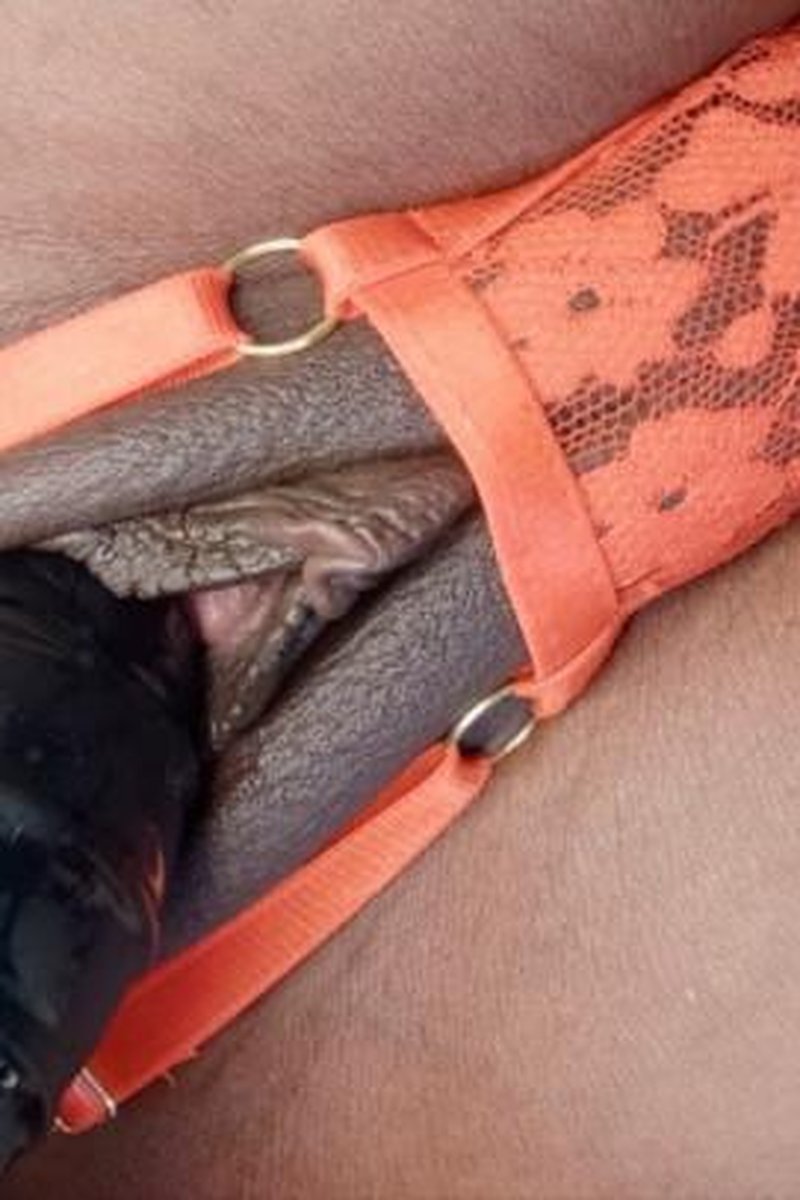 Black Balloon Expanded Babe - Screenshot 1 of 4 - Athleticgirl