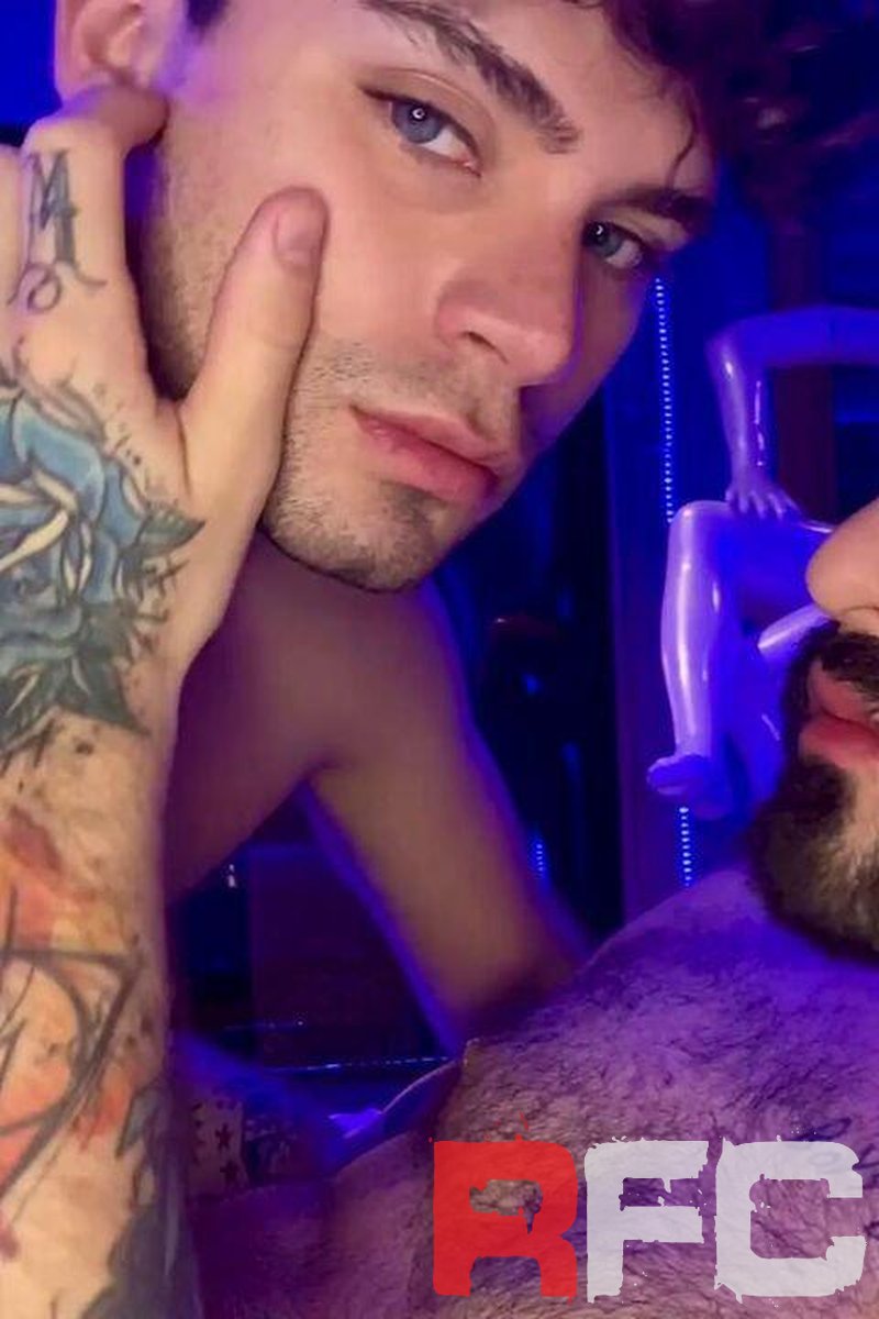 Igor Lucios Fucking Twink Jhon Davei - Screenshot 1 of 4 - Golden Shower