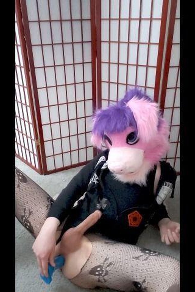 Rides A Bone - Screenshot 1 of 4 - Furries Fursuits
