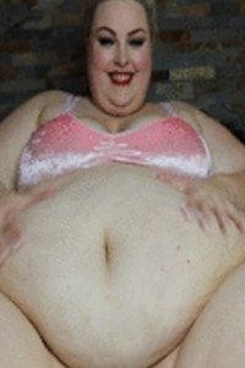 Belly Dropping - Mp4 - Screenshot 1 of 4 - BBW