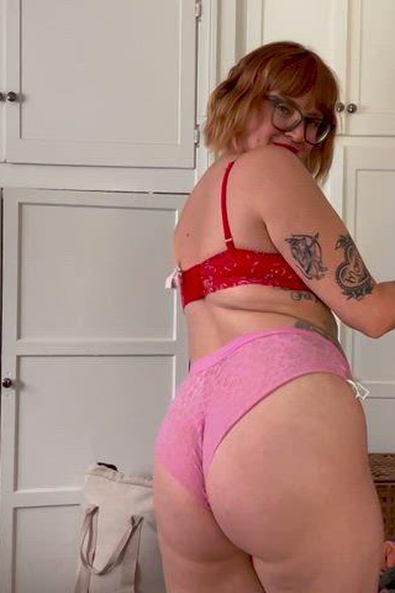TP-yourvidslexidollface-buttcrack-panty-fetish