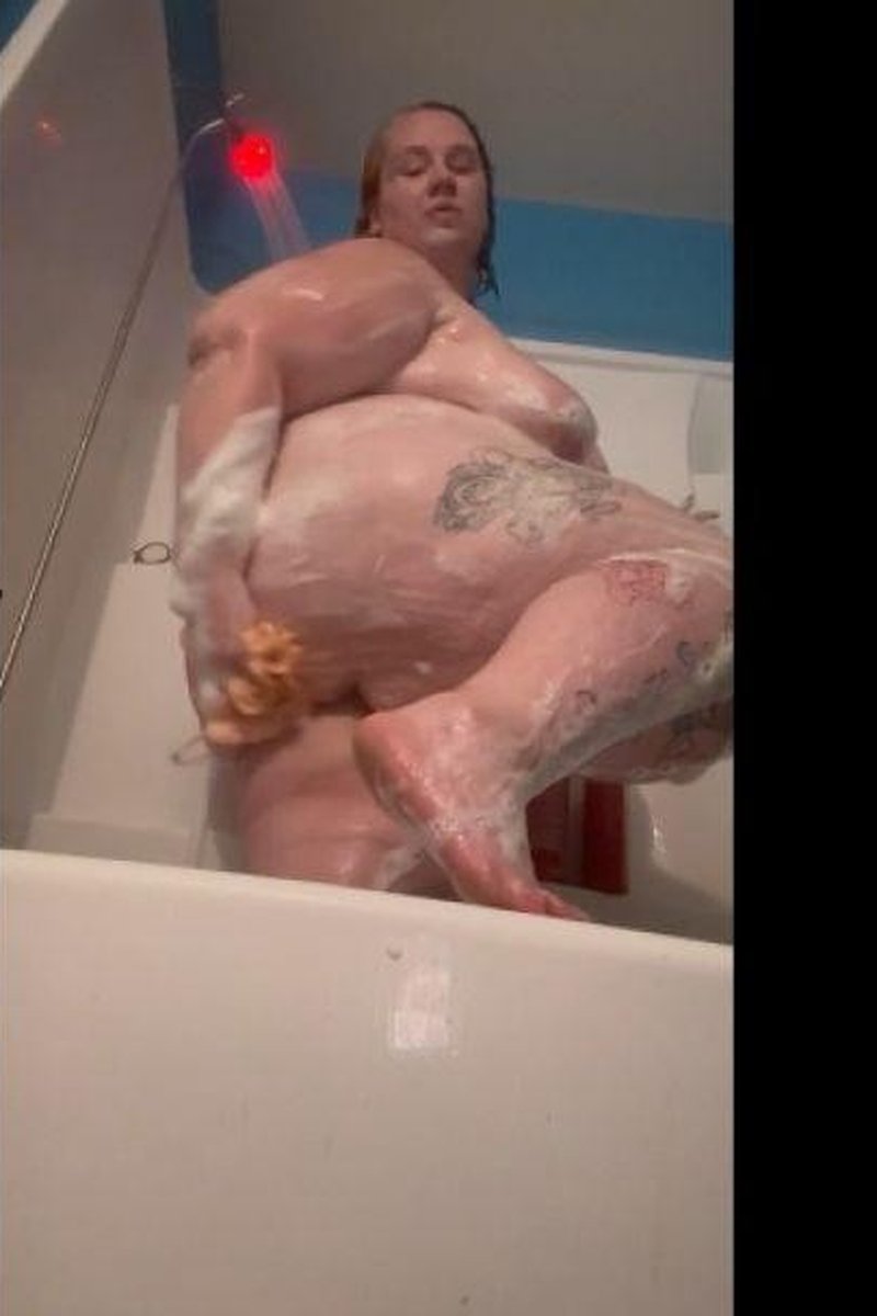 BBW Gets Clean - Screenshot 1 of 4 - BBW