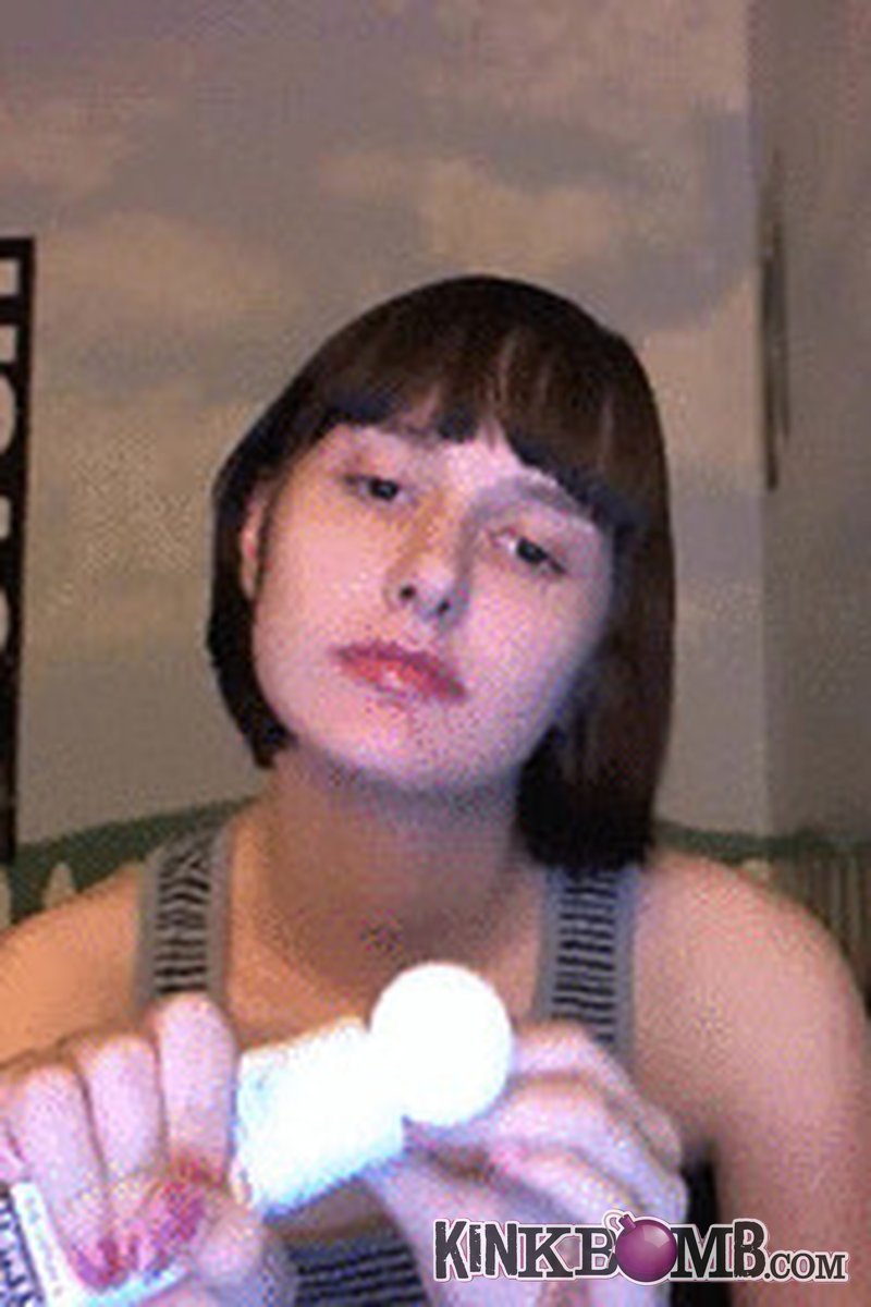 Tessa Ruby: Hand Lotion - Screenshot 1 of 4 - Fetish