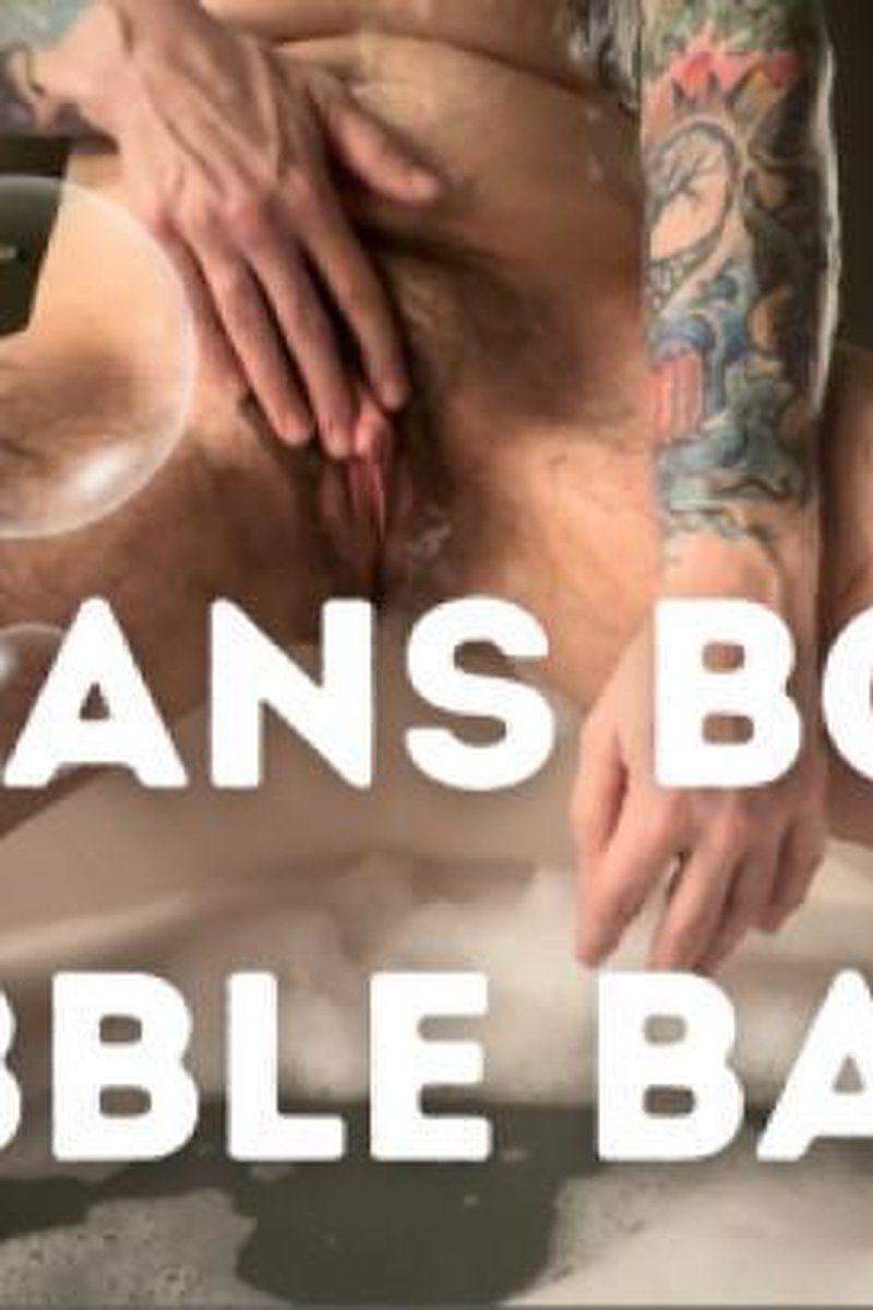 Trans Boy Bubble Bath - Screenshot 1 of 4 - Bathroom
