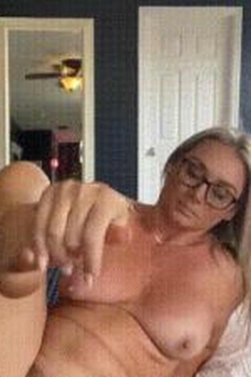 Toe Sucking - Screenshot 1 of 4 - Foot Fetish