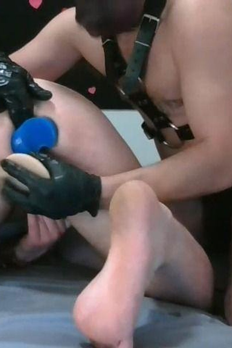 Mvlive Ftm Dom Stretches Out Ftm Sub - Screenshot 1 of 4 - BDSM