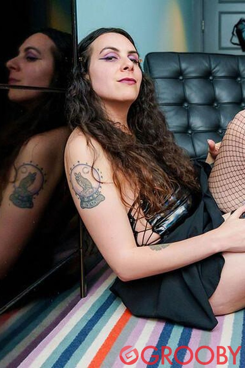 Playtime In Fishnets - Screenshot 1 of 4 - Black Hair