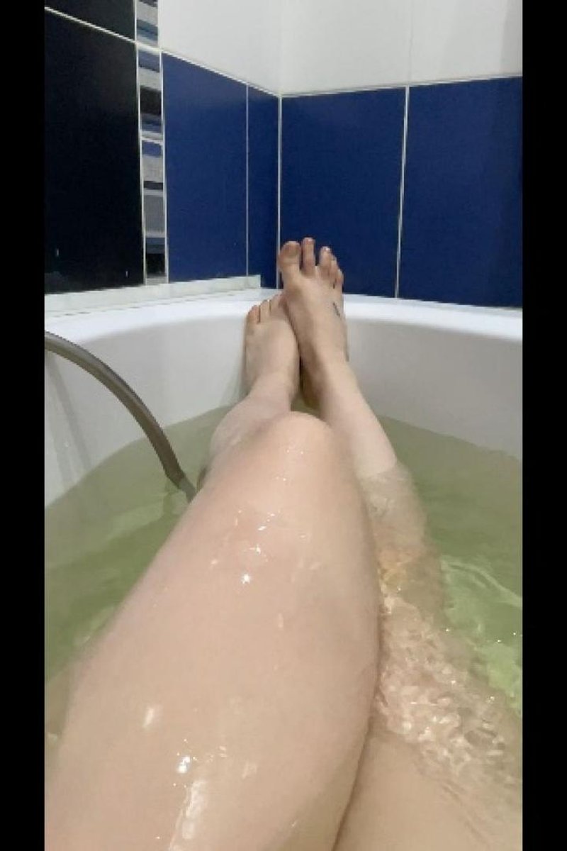 Bath With Me - Screenshot 1 of 4 - Amateur
