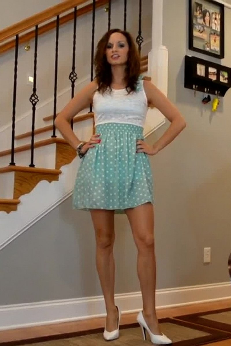 Tiny Jerk Slave - Screenshot 1 of 4 - Femdom