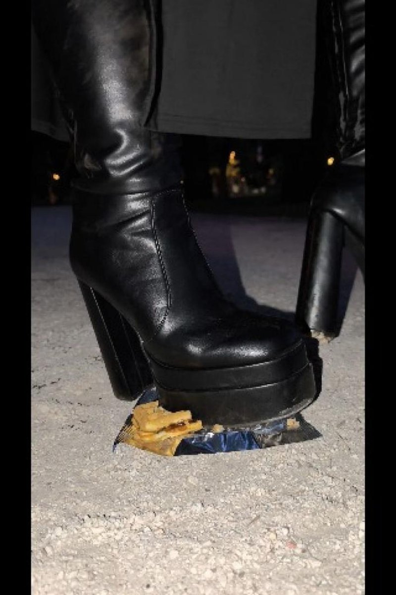 Trample Waffle - Screenshot 1 of 4 - Crush Fetish