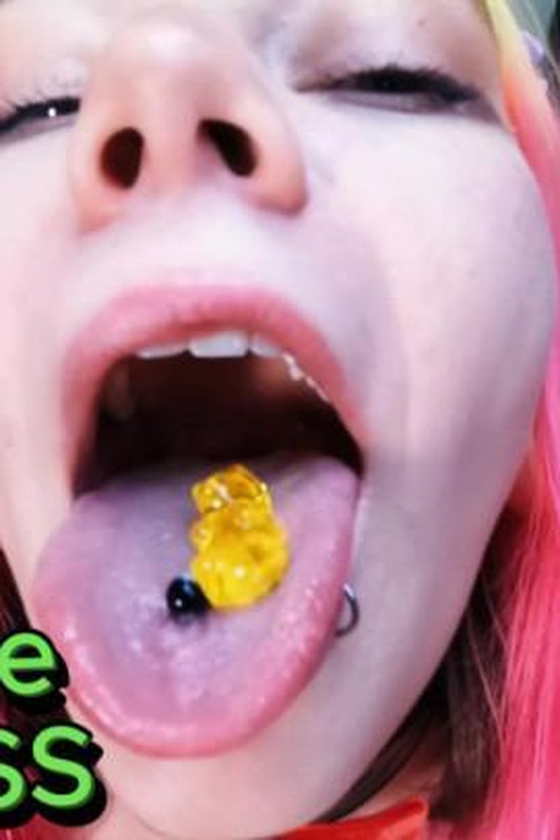 Magic Apple Transformation Giantess Cosplay Girl - Screenshot 1 of 4 - Chewing