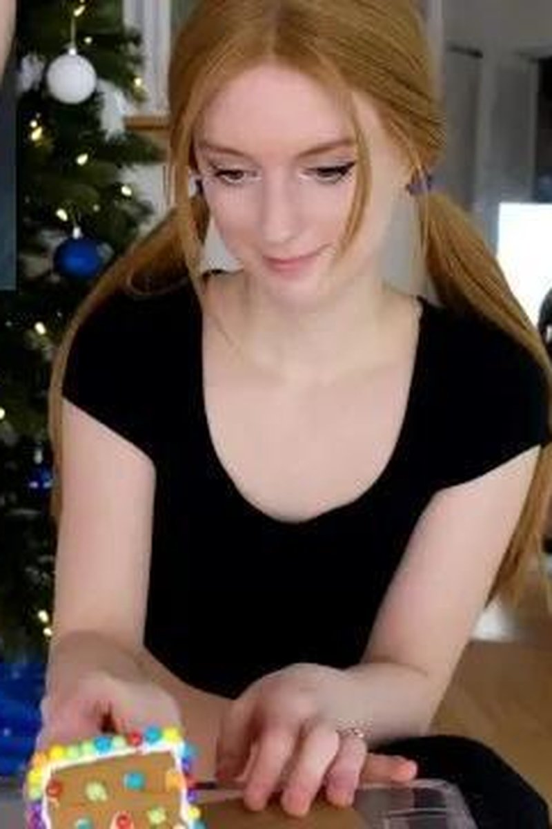 Making A Ginger Bread House - Screenshot 1 of 4 - 60 FPS
