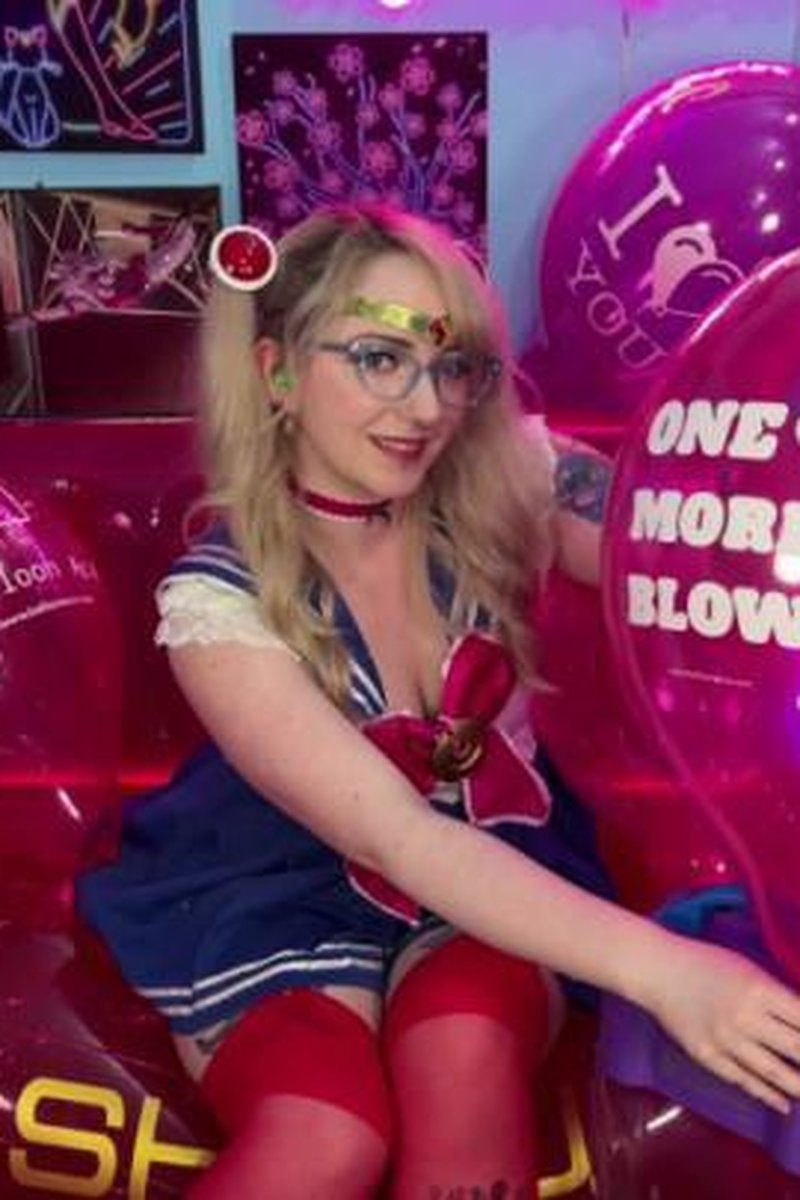 Sailor Moon Pumps Up Balloons For Her Party - Screenshot 1 of 4 - Balloon Fetish