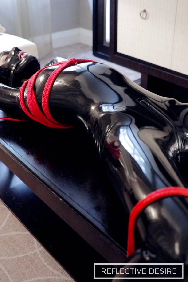 Table Polish - Screenshot 1 of 4 - Bondage