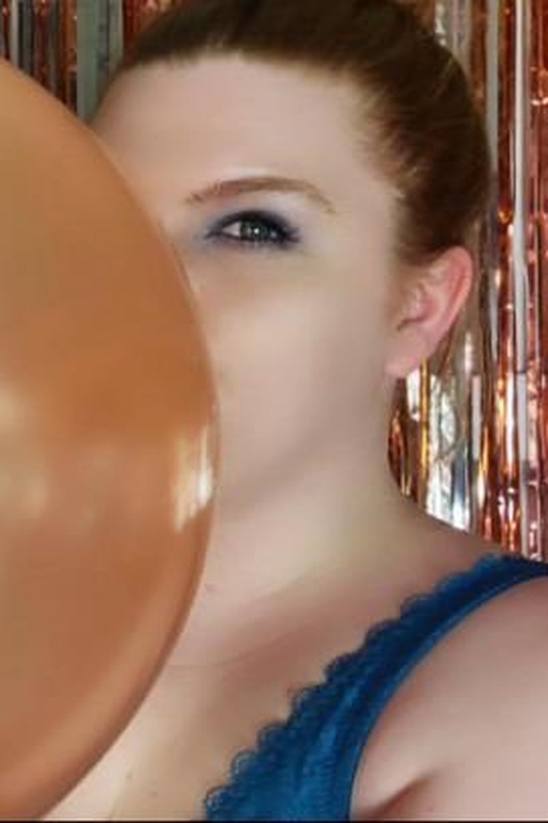 Balloon Blowing - Screenshot 1 of 4 - Balloon Fetish