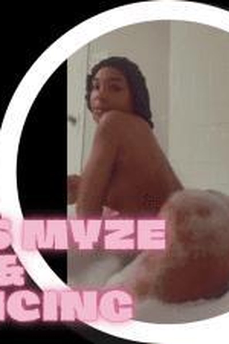 Bubbles And Ass Bouncing - Screenshot 1 of 4 - Ass Fetish