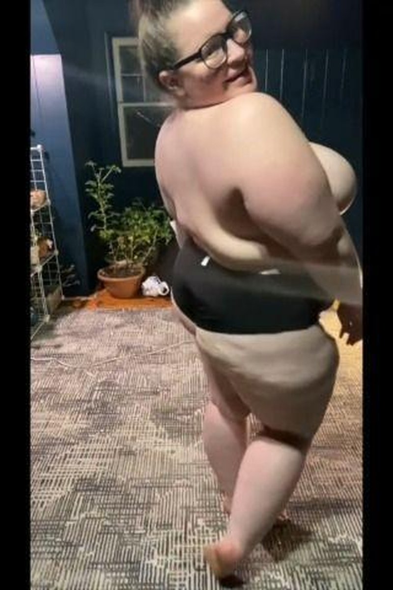 Stripping Time - Screenshot 1 of 4 - BBW