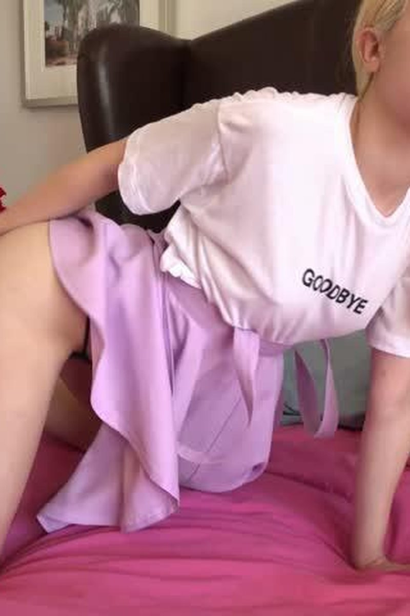 Jane Wilde - Screenshot 1 of 4 - Hairless Pussy
