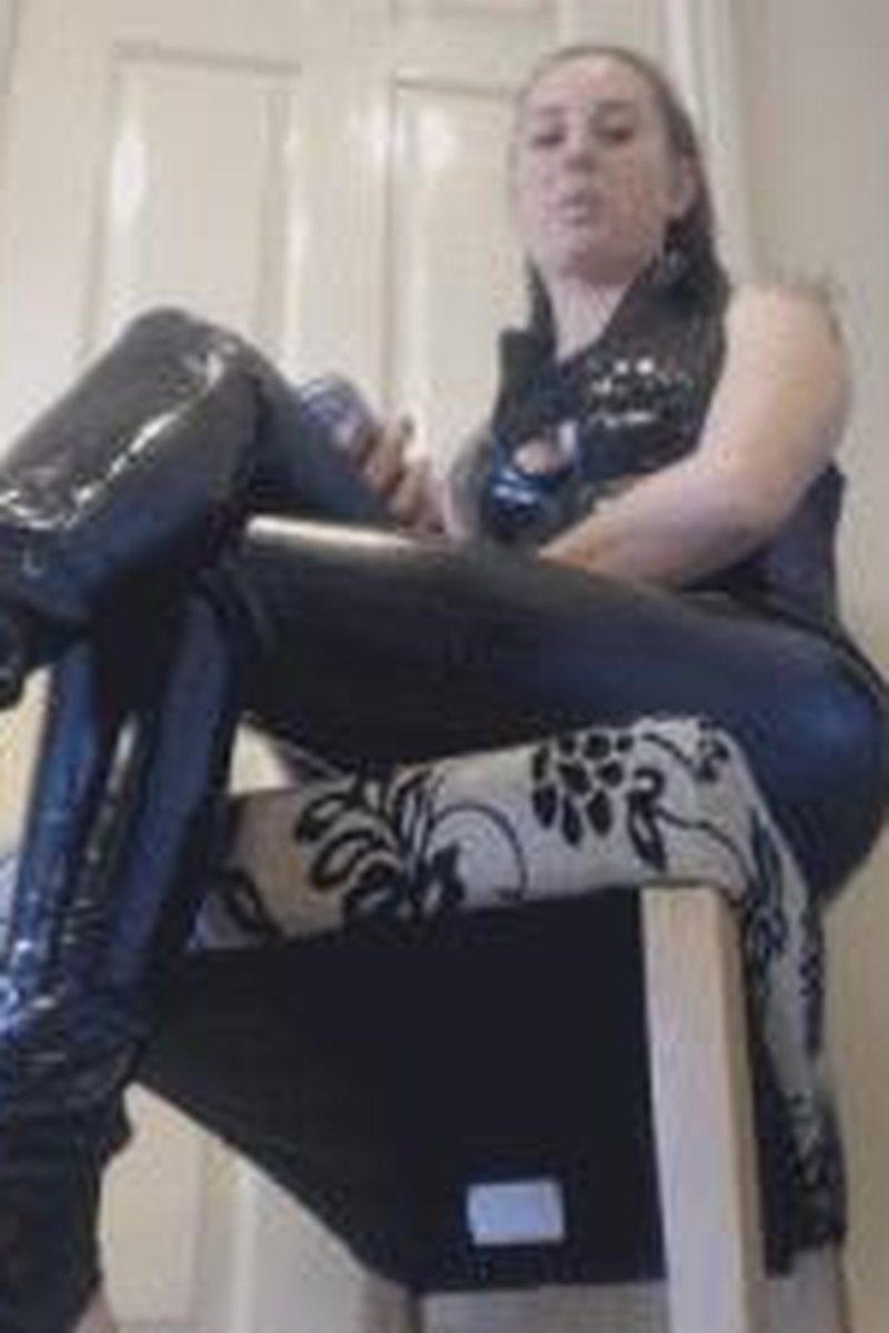 Weekly Abuse - Screenshot 1 of 4 - Bitch