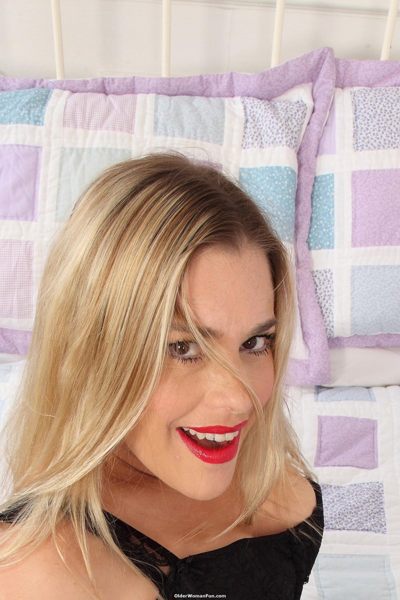 Tammy 07 - Screenshot 1 of 4 - Blond Hair