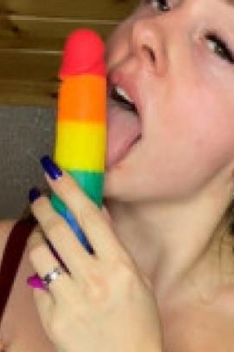 Solo Anal Fun - Screenshot 1 of 4 - Anal