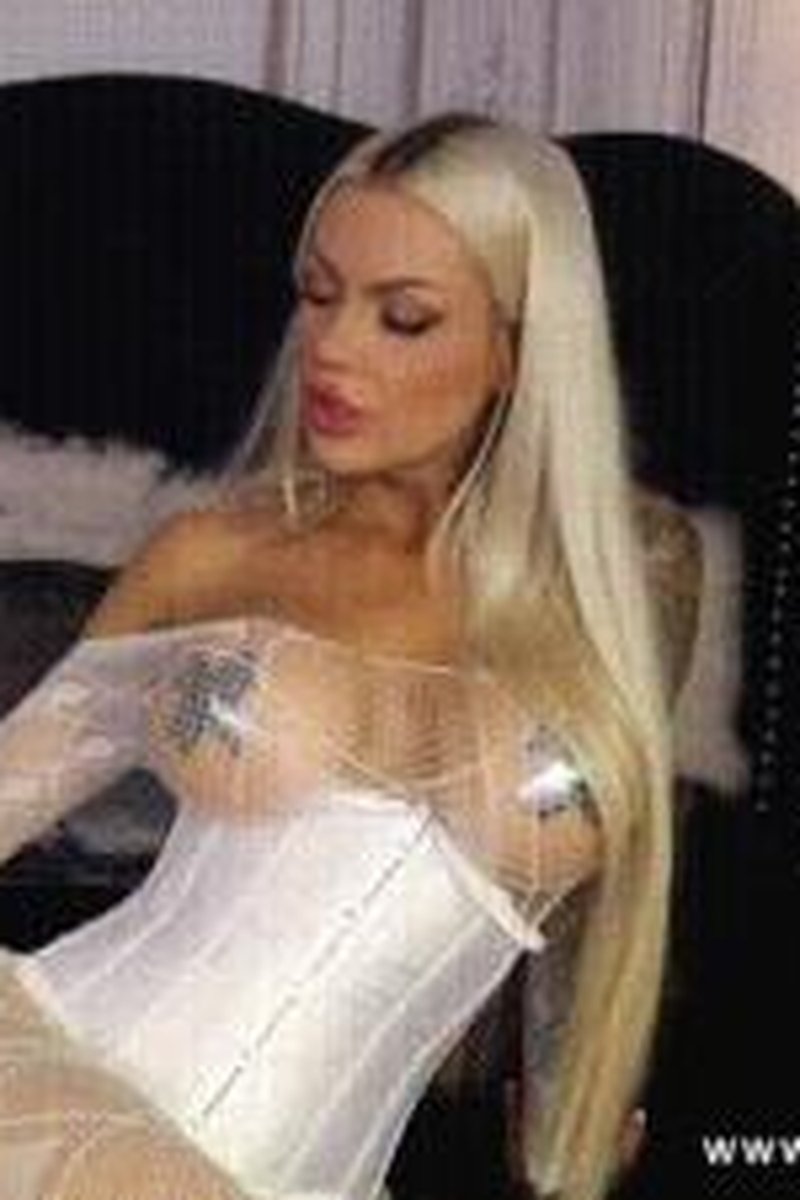 Seductress - Screenshot 1 of 4 - Femdom
