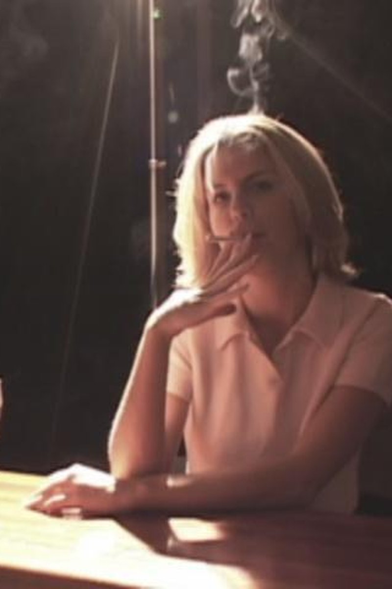 Caroline A 2 - Screenshot 1 of 4 - Spanking