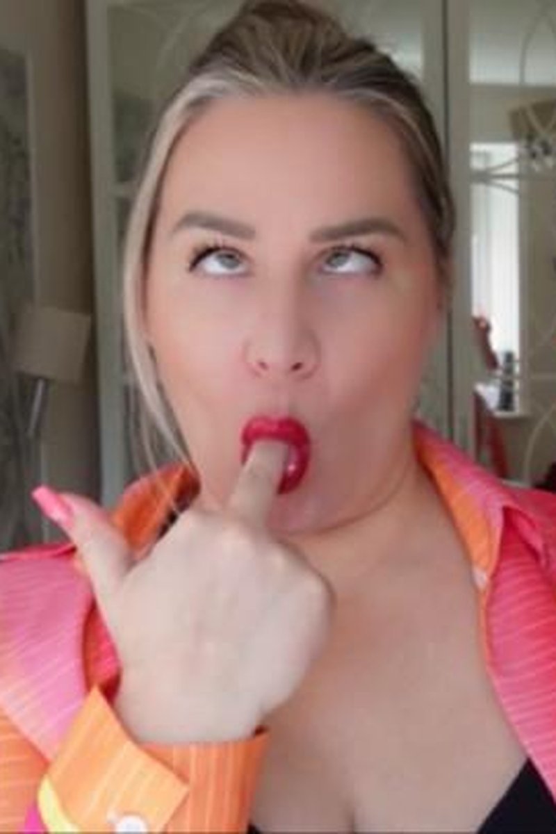 TP-manyvidsgoddessdaria-jerking-gooner-for-goddess-daria