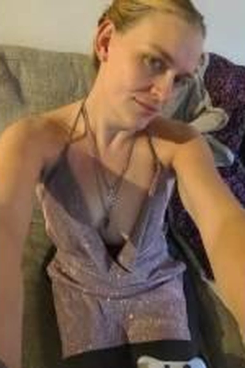 Pretty In Pink - Screenshot 1 of 4 - Blonde Hair (Female)