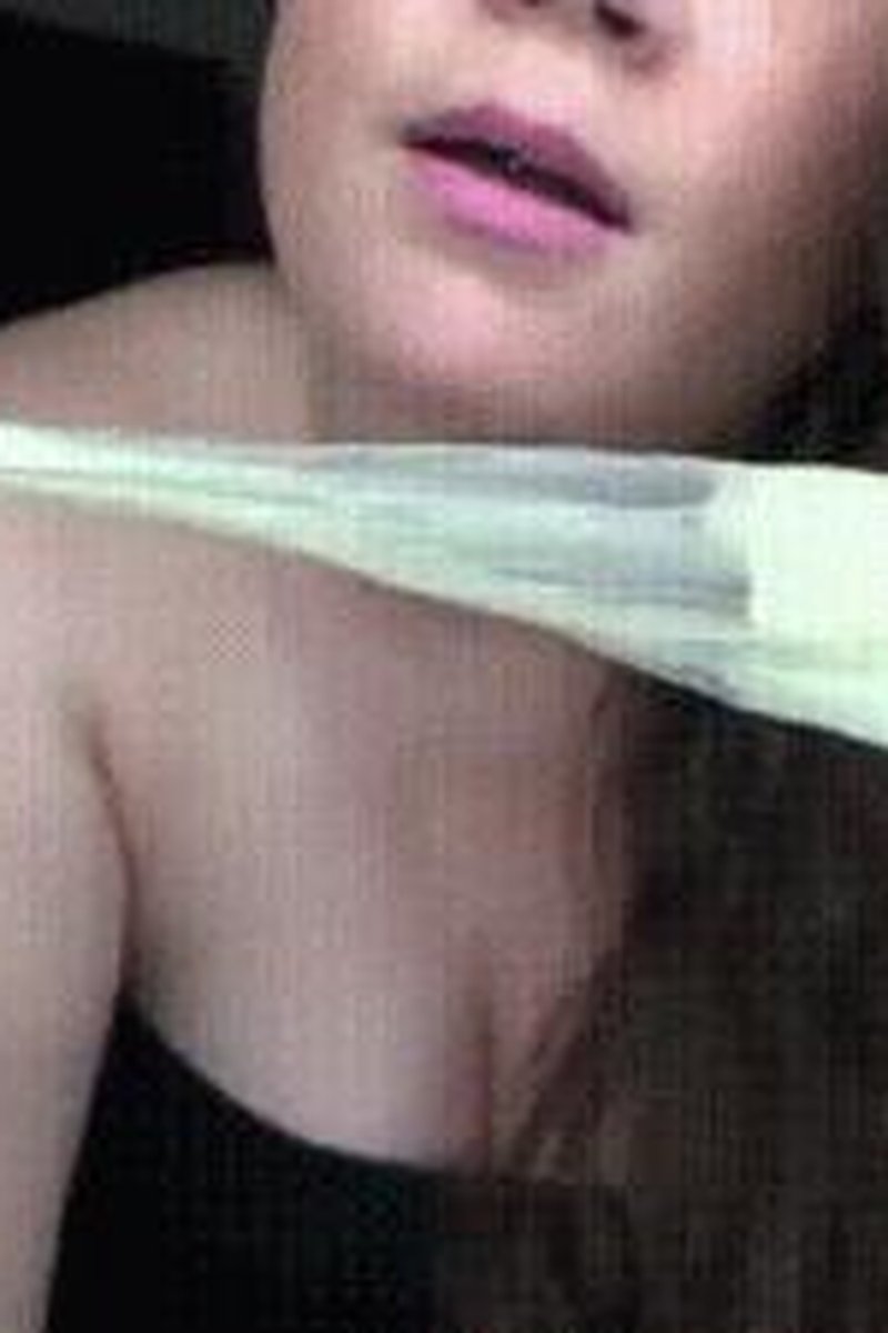 Feeding My Cuck Boyfriend Cum - Screenshot 1 of 4 - Cuckolding