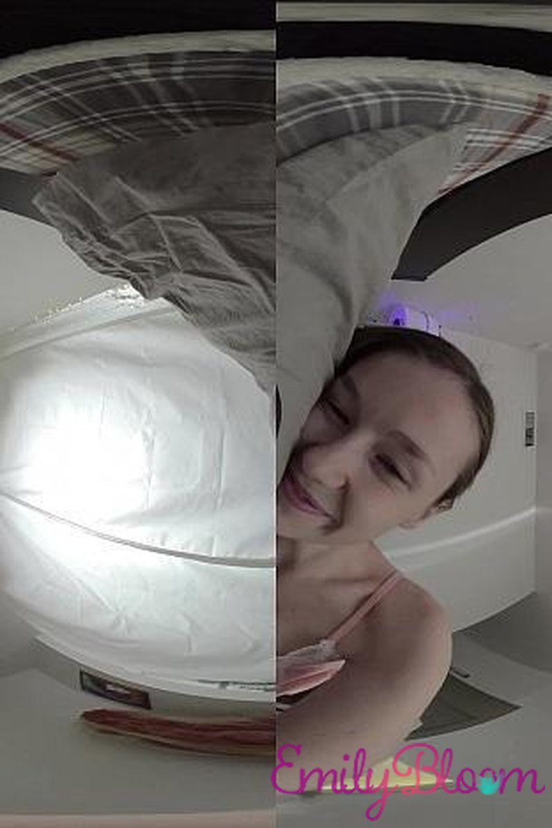 Under Covers VR - Screenshot 1 of 4 - Big Tits