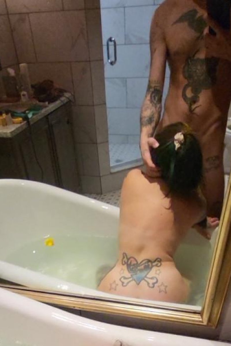 Tub Time - Screenshot 1 of 4 - Bathroom