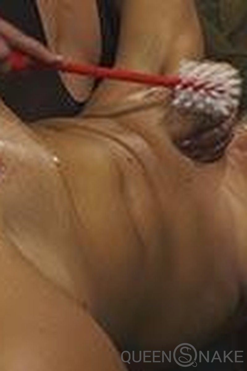 Deep Cleaning - Screenshot 1 of 4 - Bondage