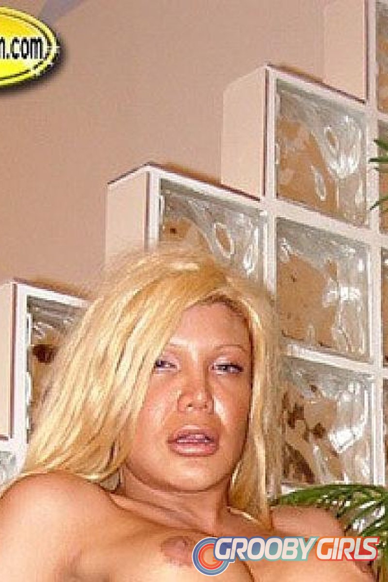 Brandy Strokes Hard - Screenshot 1 of 4 - Transgender